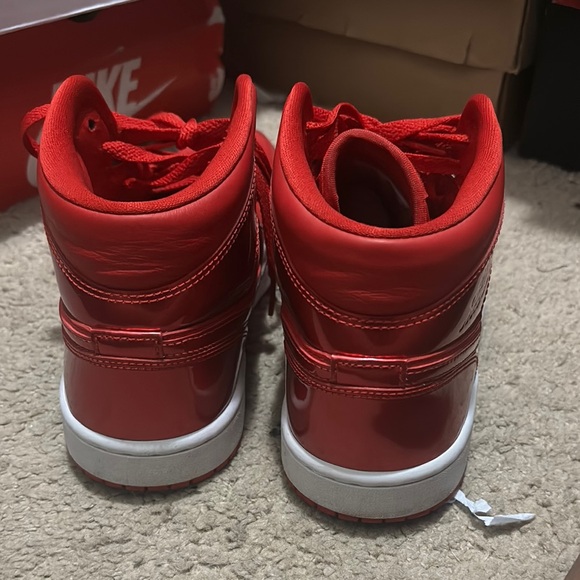 Jordan Red Sneakers High-Top Patent Leather - Picture 7 of 17